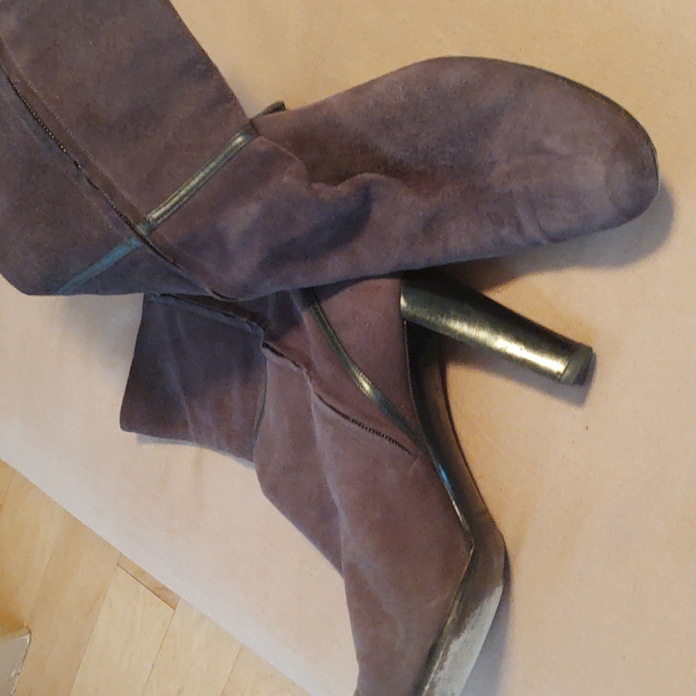 Boots - Picture 2 of 3